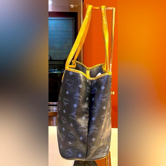 MCM Black/Gold Visetos Coated Canvas and Leather Princess Lion Tote, EUC - Picture 4 of 11